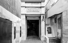 CORNER CHROME HEARTS