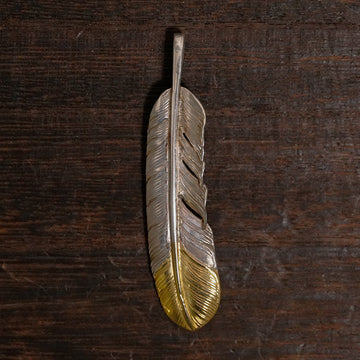 現行先金特大フェザー(左)